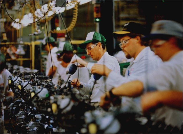 Factory Output Faces Dip Amid Rising Costs and Tariff Concerns in the U.S.