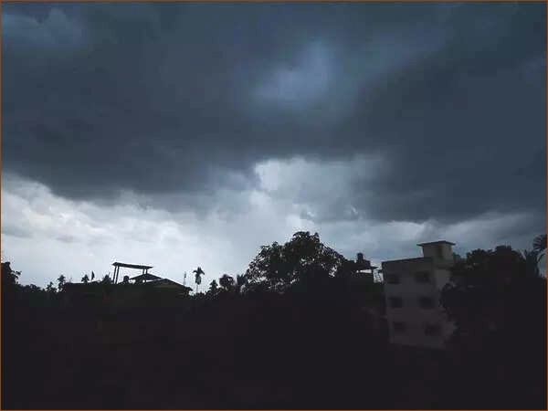 India Weather Alert: Northwestern Regions Bracing for a Week of Thunderstorms; Orange Warning in Effect Today