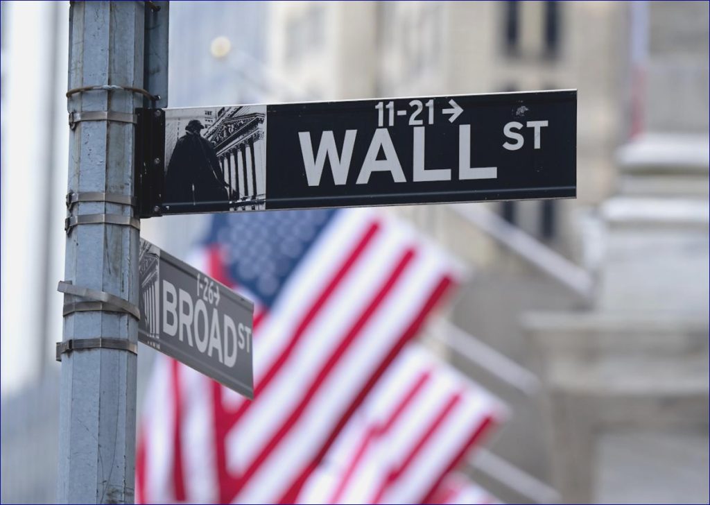 Wall Street Holds Steady Ahead of Major Tech Earnings, Dow and Nasdaq Futures Flat