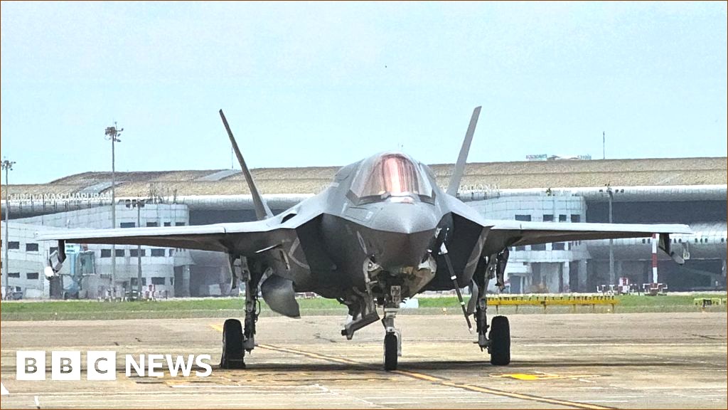 UK Specialists Examine Fighter Jet Grounded in Kerala for Three Weeks