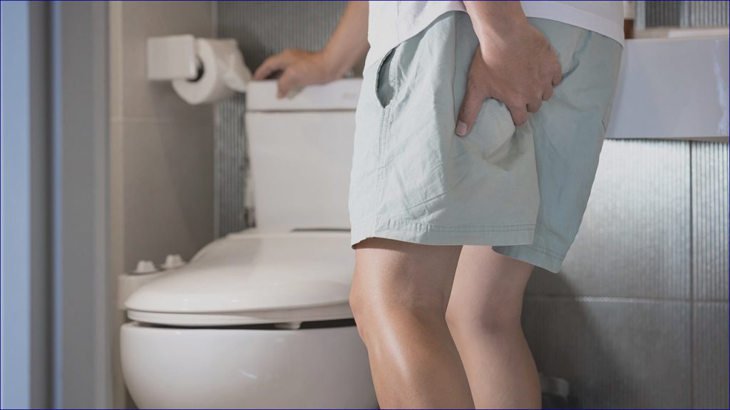 Toilet Time on Smartphones May Boost Hemorrhoid Risk by Nearly 50%