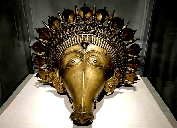 Kantara’s Panjurli Muga Mask Takes Center Stage in U.S. Museum: Bollywood Buzz