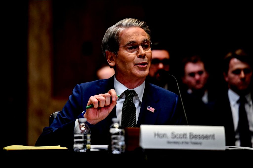 US Threatens Sanctions on Firms Backing Iranian Airlines