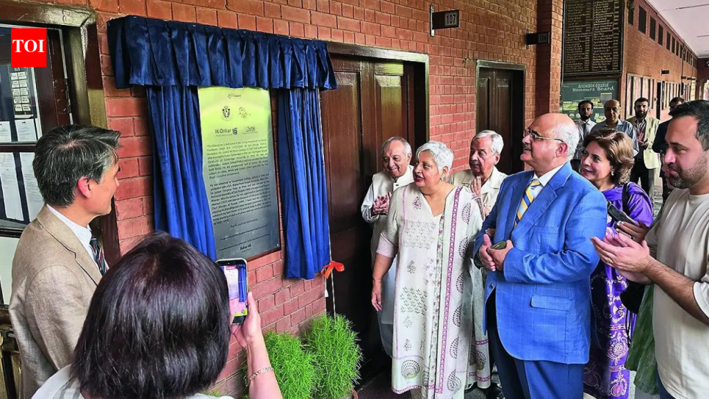 Lahore’s ‘Eton’ Sees Pakistani Alum Honor Indian Friend