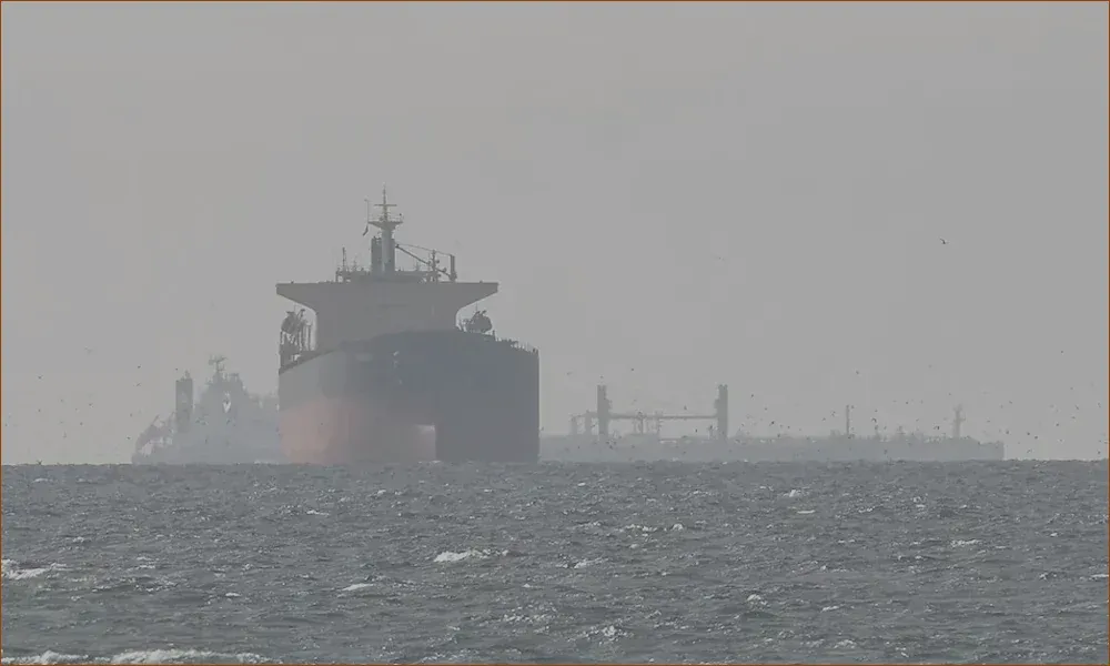 Oil Tankers Depart Hormuz, Boosting Global Supply Amidst Stranded Fleet