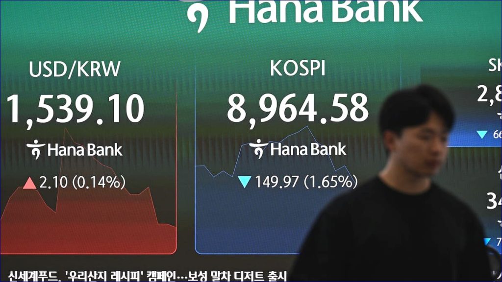 Global Stocks Slide as Tech Struggles; Oil Prices Ease on Supply Optimism