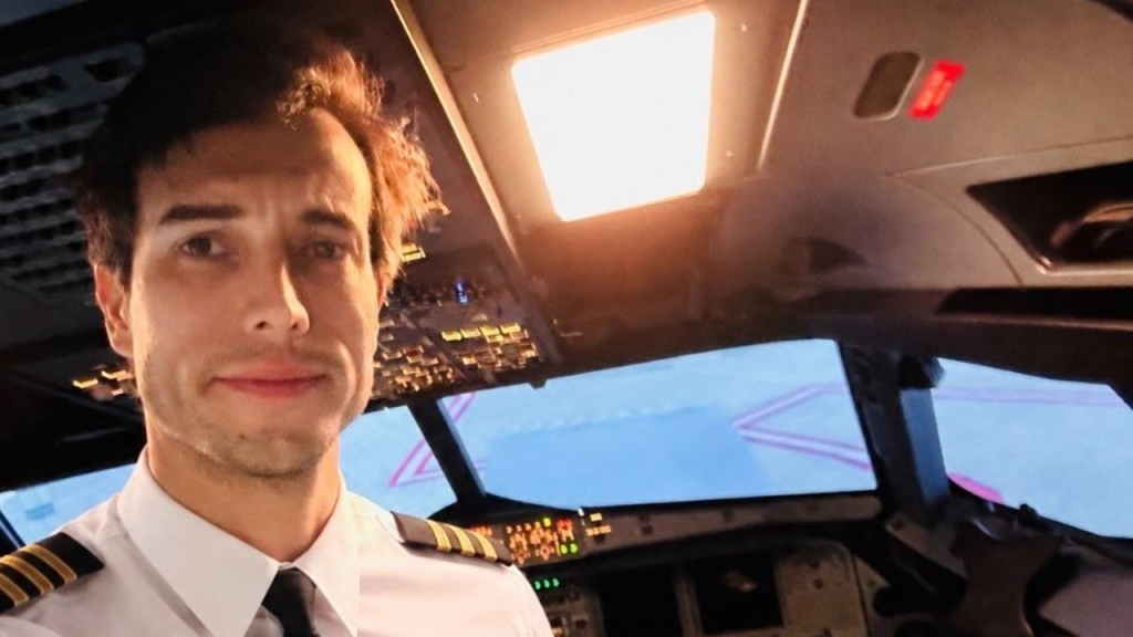 Argentina Flight Instructor Leaps from Cessna as Student Takes Controls to Land